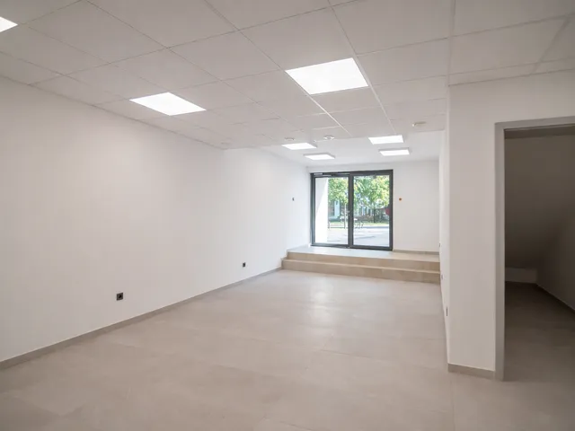 Eladó kereskedelmi és ipari ingatlan Siófok, Belváros 54 nm