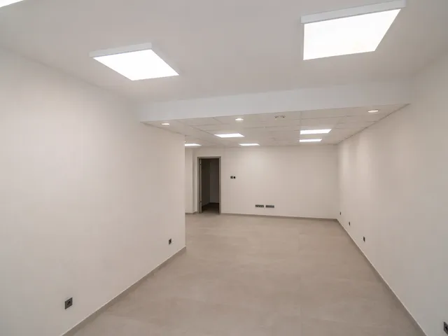 Eladó kereskedelmi és ipari ingatlan Siófok, Belváros 54 nm