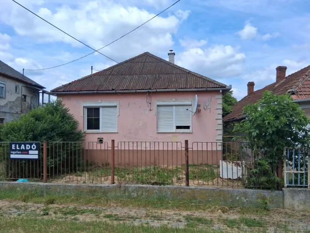 Eladó ház Tiszalúc 75 nm