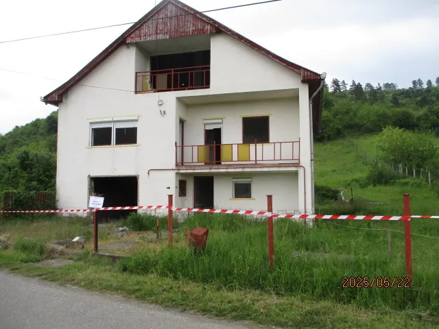 Eladó ház Arló, Kassai út 86 190 nm