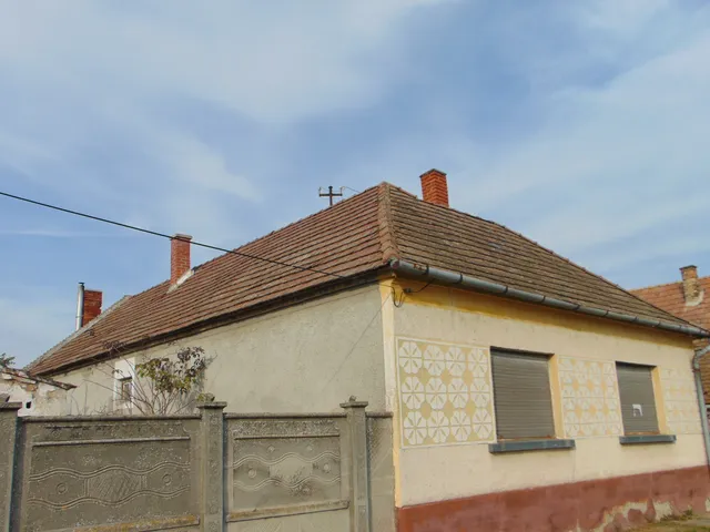 Eladó ház Egyházaskesző 83 nm