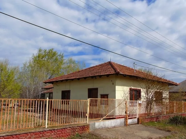 Eladó ház Törtel, Kőrösi út 101. 117 nm