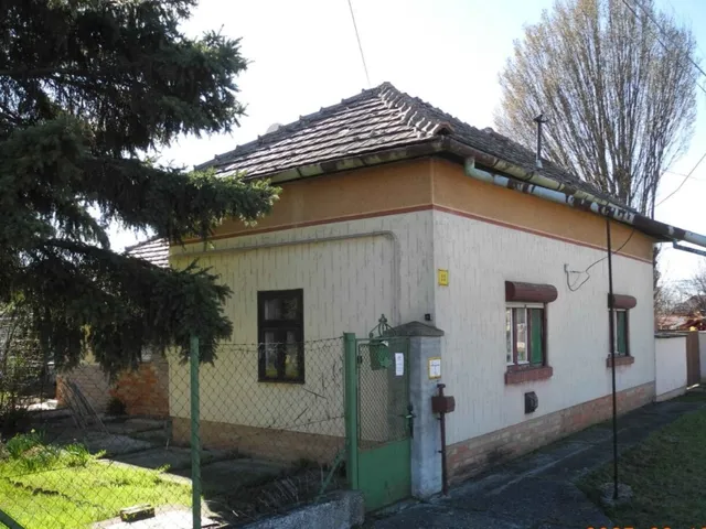 Eladó ház Tiszaföldvár 82 nm