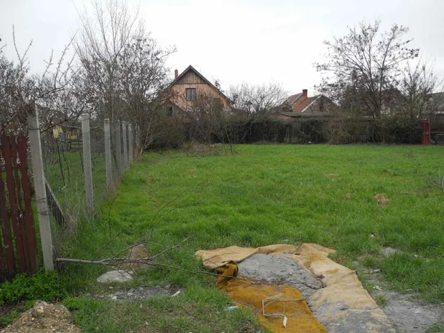 Eladó telek Törökszentmiklós 576 nm