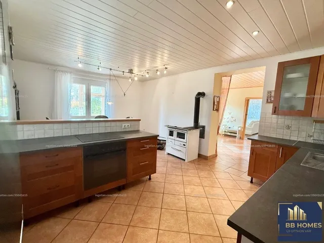 Eladó ház Balatonfőkajár 180 nm