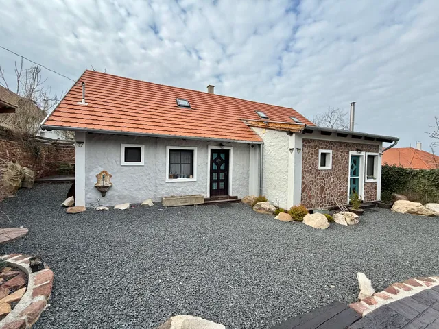 Eladó ház Kővágóörs 179 nm