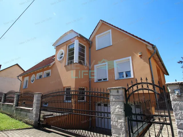 Eladó ház Győr, Szabadhegy 290 nm