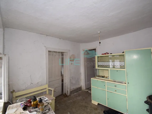 Eladó ház Pápateszér 70 nm