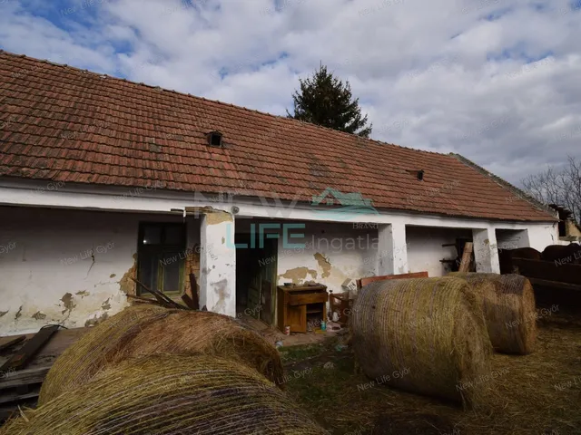 Eladó ház Pápateszér 70 nm
