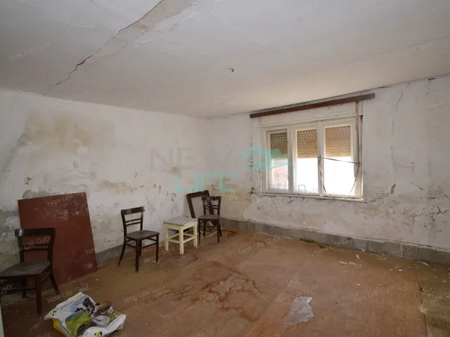 Eladó ház Pápateszér 70 nm
