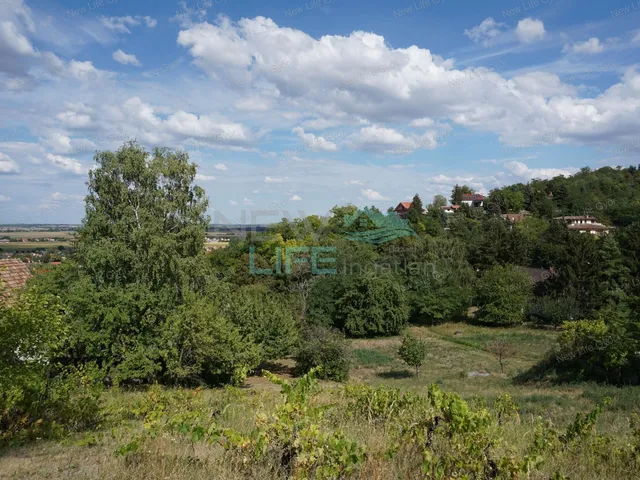 Eladó telek Győrújbarát 2665 nm