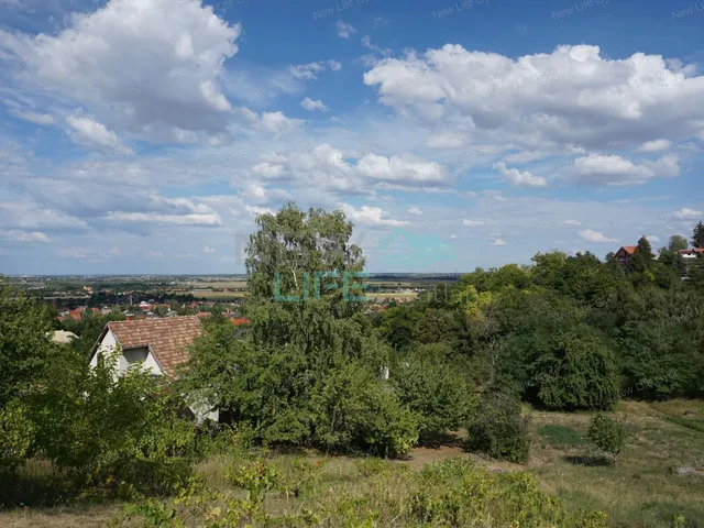 Eladó telek Győrújbarát 2665 nm