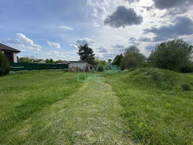 Eladó telek Győr, Kismegyer 2069 nm