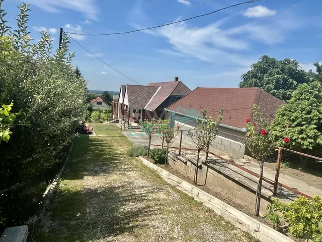 Eladó ház Győrújbarát 155 nm