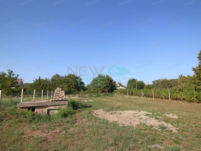 Eladó mezőgazdasági ingatlan Győr 1063 nm