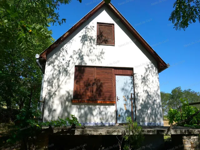 Eladó mezőgazdasági ingatlan Győrújbarát 1770 nm