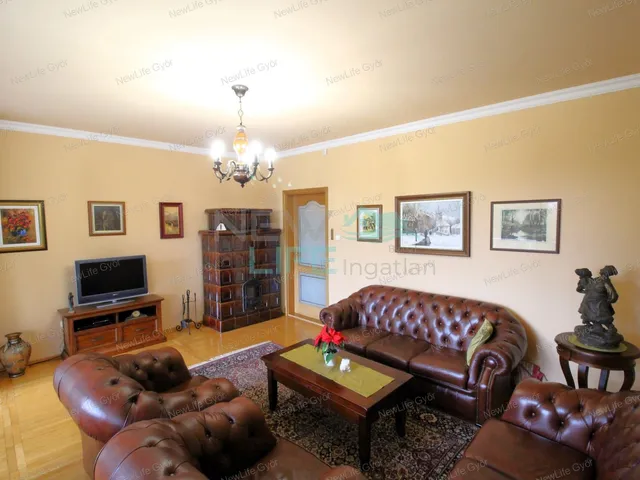 Eladó ház Győr, Szabadhegy 205 nm