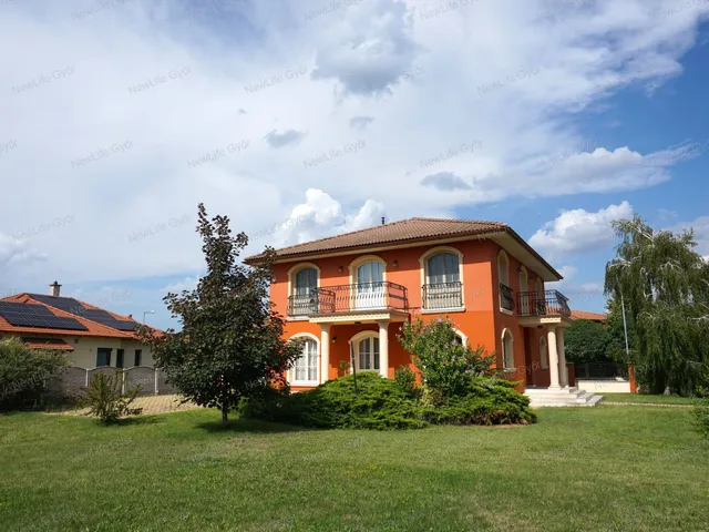 Eladó ház Győr, Révfalu 229 nm