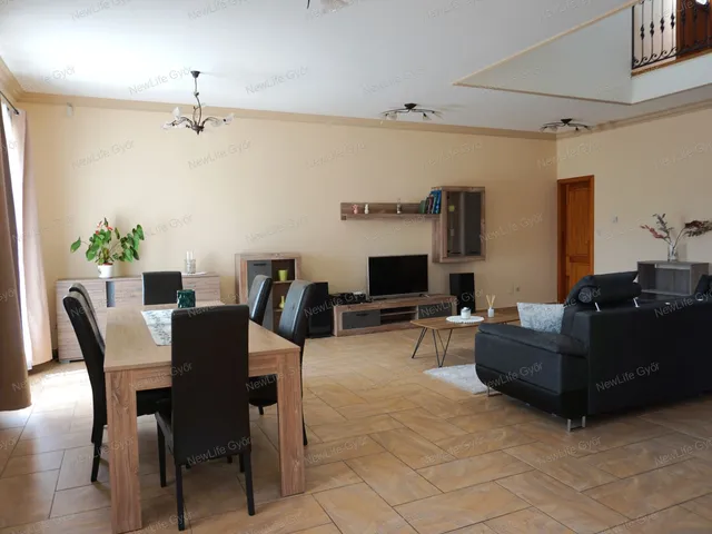 Eladó ház Győr, Révfalu 229 nm