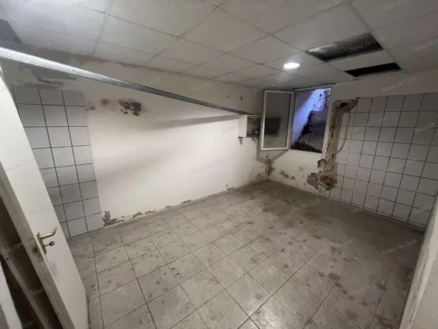Eladó kereskedelmi és ipari ingatlan Győr 87 nm