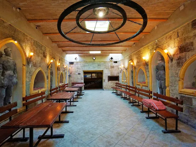 Eladó ház Győr, Győrszentiván 430 nm