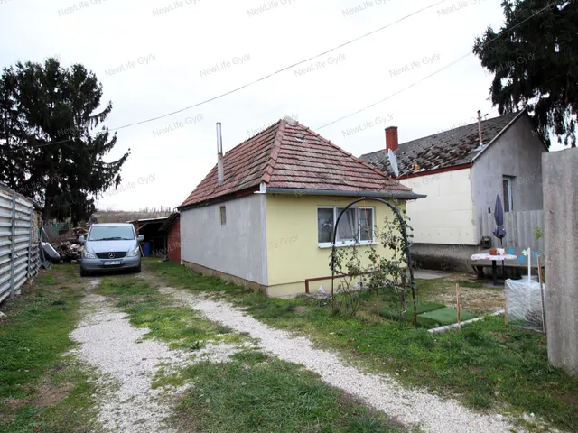 Eladó mezőgazdasági ingatlan Tét 30 nm