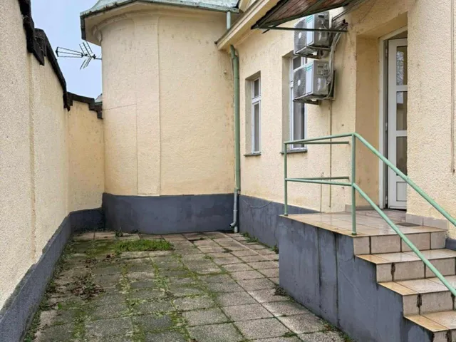 Kiadó kereskedelmi és ipari ingatlan Győr, Gyárváros, Kandó Kálmán 200 nm