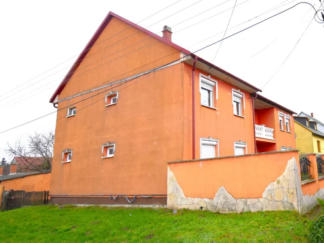 Eladó kereskedelmi és ipari ingatlan Bábolna 244 nm