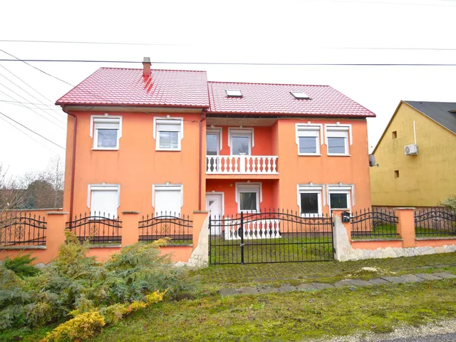 Eladó ház Bábolna 244 nm