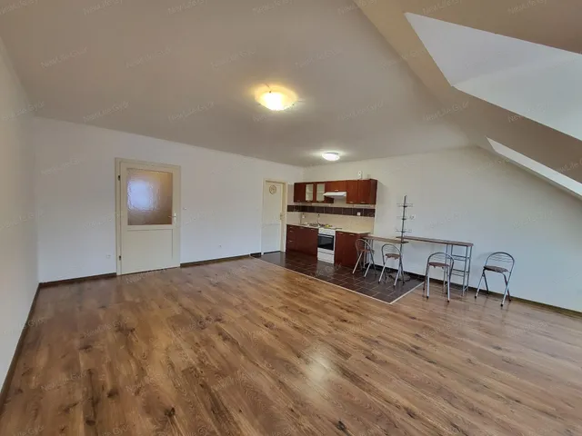 Eladó lakás Győr, Újváros 72 nm