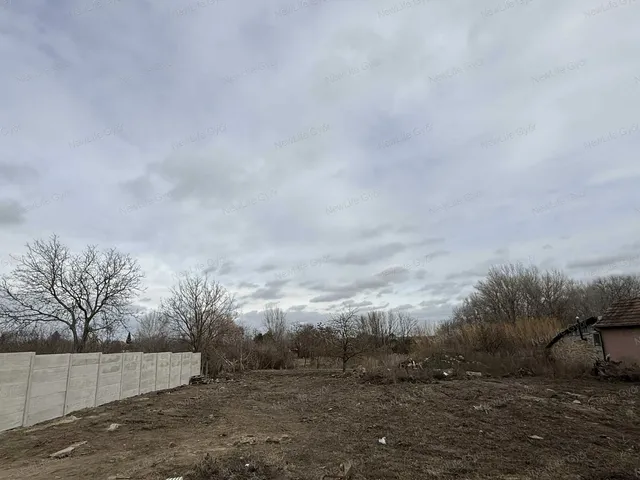 Eladó telek Pér, Rákóczi 2086 nm