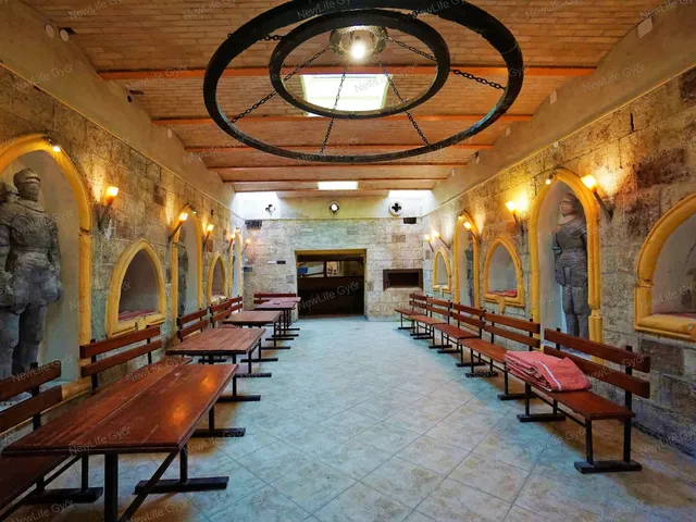 Eladó ház Győr, Győrszentiván 430 nm