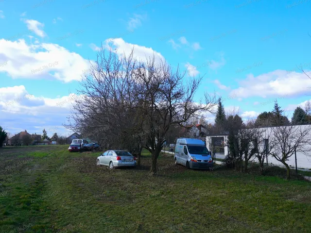 Eladó telek Győrújbarát 800 nm