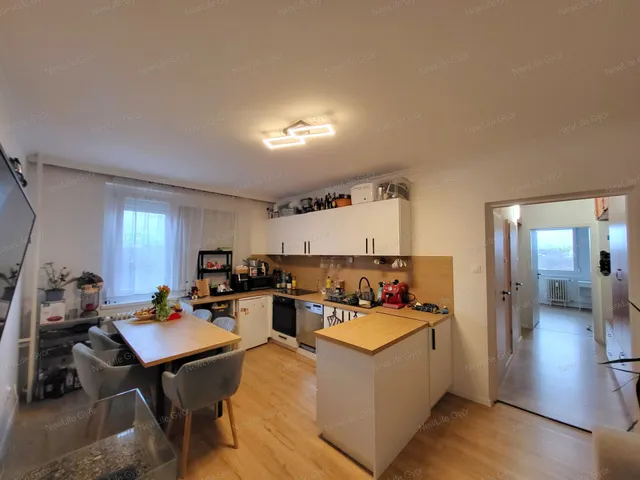 Eladó lakás Győr, Adyváros 53 nm