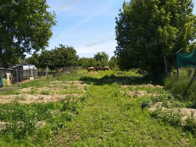 Eladó telek Győrújbarát 2101 nm