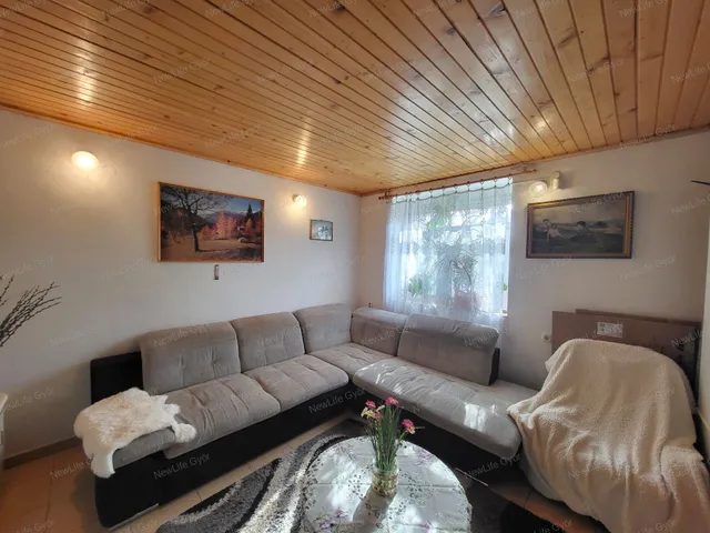 Eladó ház Győr, Sárás 64 nm