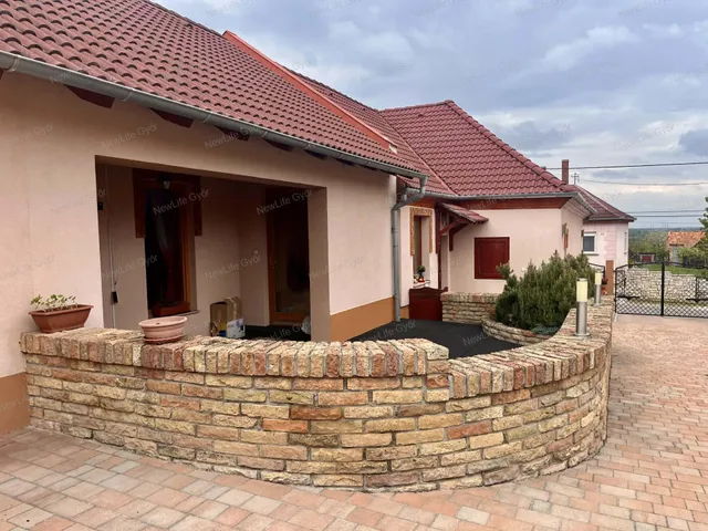 Eladó ház Győr, Ménfőcsanak 143 nm