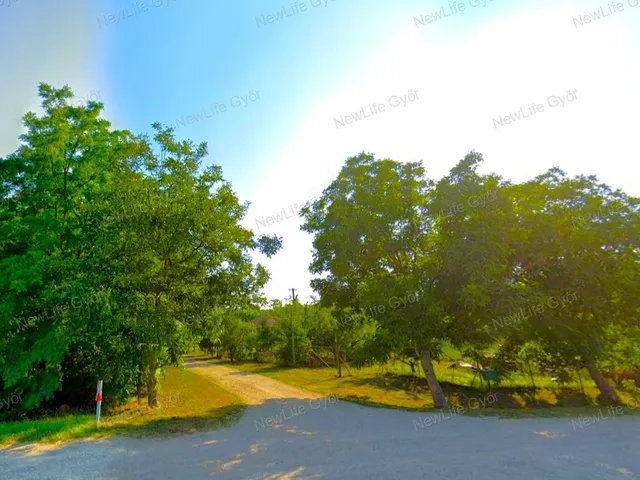 Eladó üdülő és hétvégi ház Bőny 230 nm