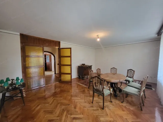 Eladó ház Győr, Szabadhegy 260 nm