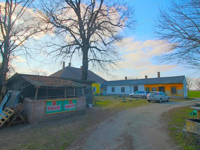 Eladó nyaraló Bőny 230 nm