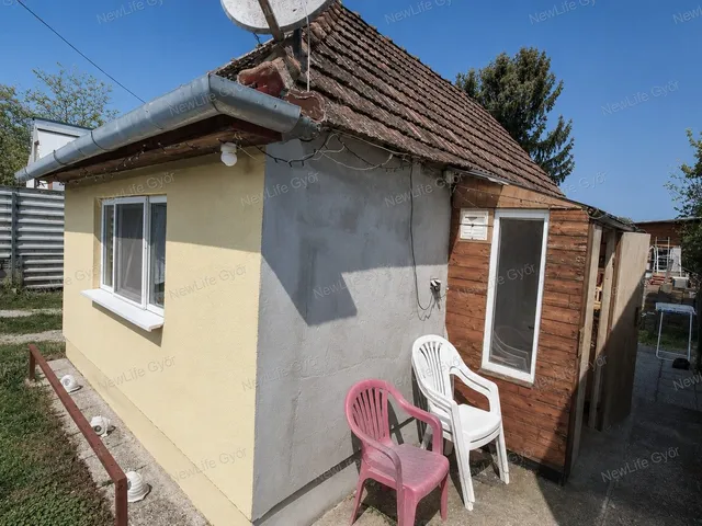 Eladó ház Tét 30 nm