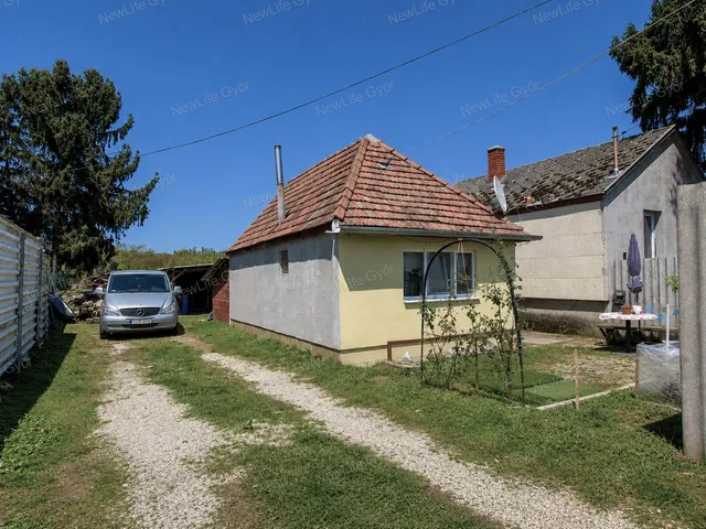 Eladó mezőgazdasági ingatlan Tét 30 nm