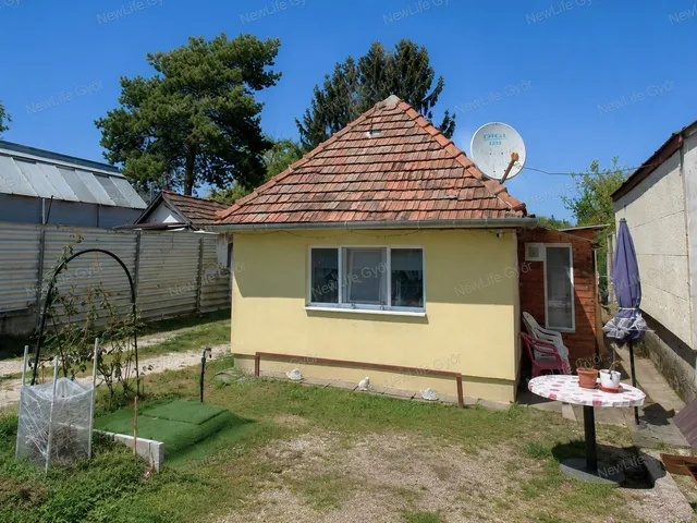 Eladó mezőgazdasági ingatlan Tét 30 nm