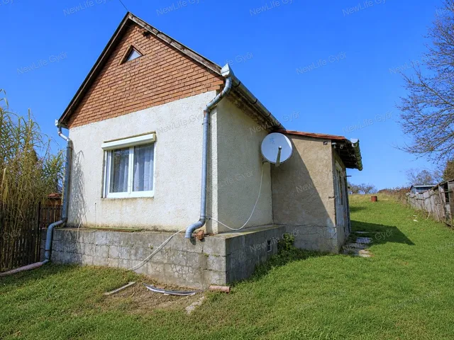 Eladó mezőgazdasági ingatlan Tét 30 nm