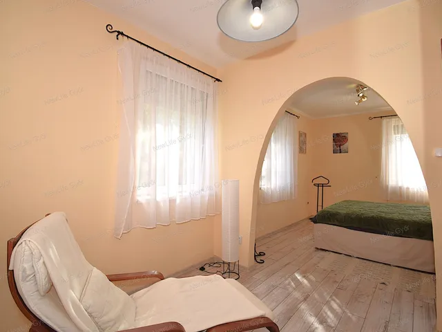 Eladó ház Győrújbarát 220 nm