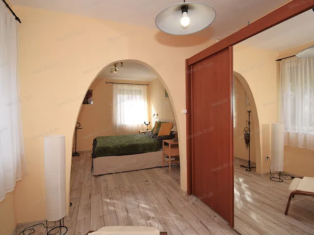 Eladó ház Győrújbarát 220 nm