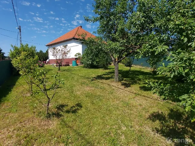 Eladó ház Penc 74 nm