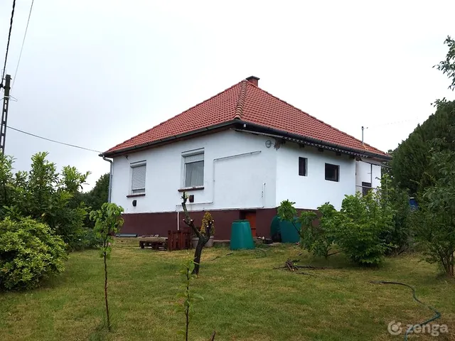 Eladó ház Penc 74 nm
