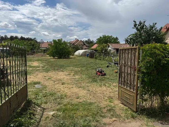 Eladó telek Veresegyház 706 nm