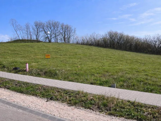 Eladó telek Fót 1080 nm